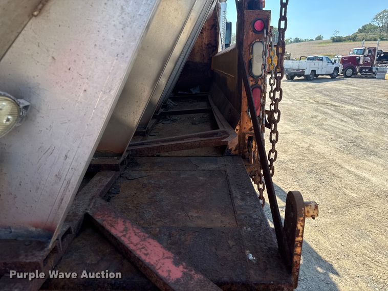 image for item DU3512 2005 International 7400 dump truck