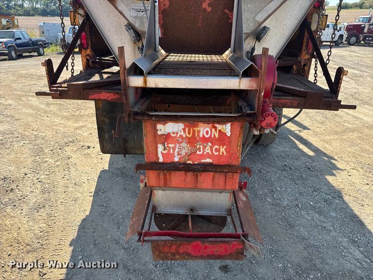 image for item DU3512 2005 International 7400 dump truck