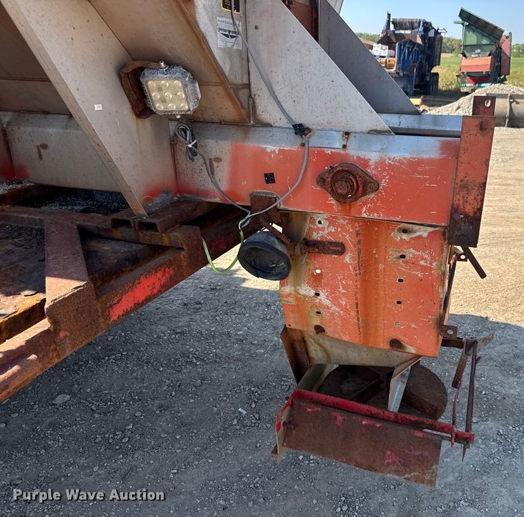 image for item DU3512 2005 International 7400 dump truck