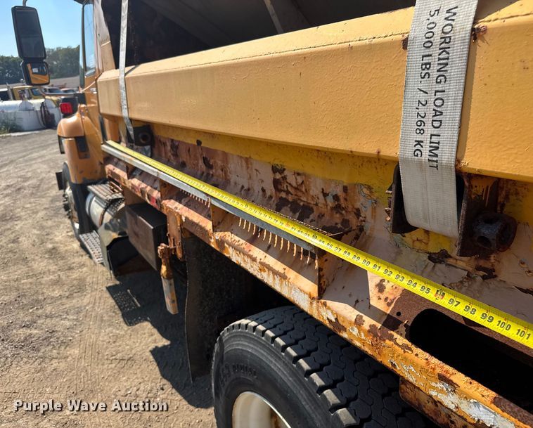 image for item DU3512 2005 International 7400 dump truck