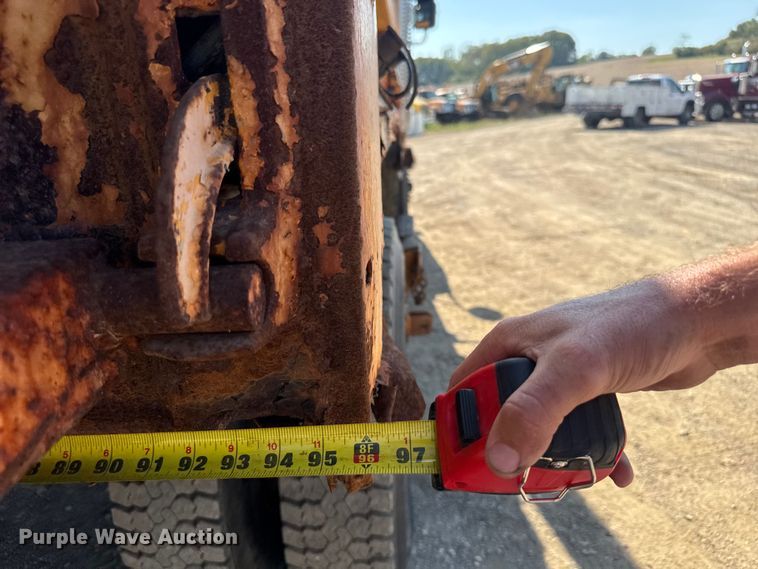 image for item DU3512 2005 International 7400 dump truck