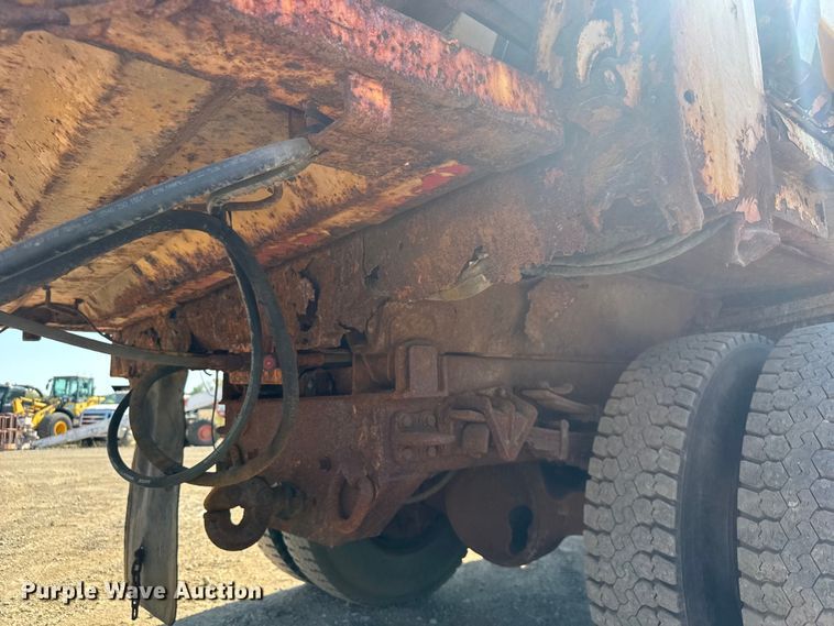 image for item DU3512 2005 International 7400 dump truck