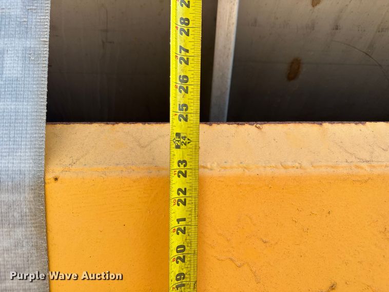 image for item DU3512 2005 International 7400 dump truck