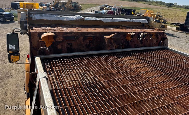 image for item DU3512 2005 International 7400 dump truck