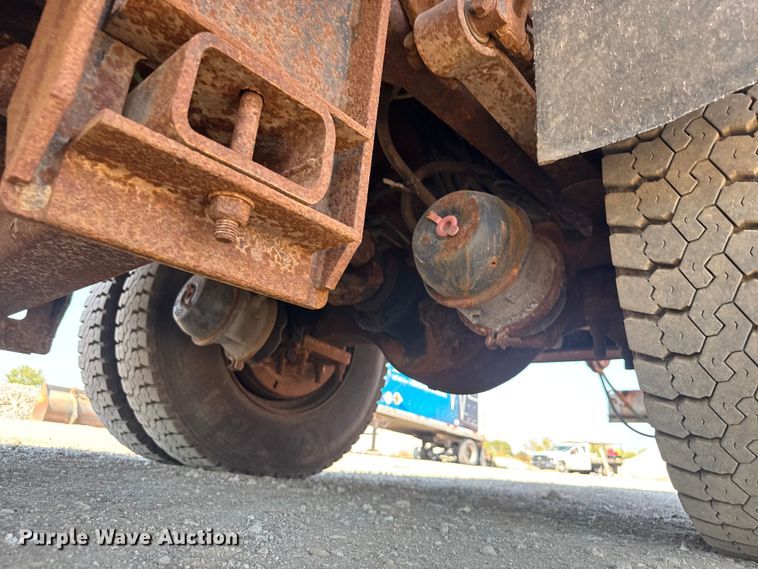 image for item DU3512 2005 International 7400 dump truck