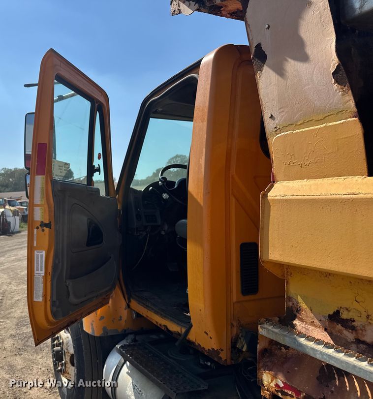 image for item DU3512 2005 International 7400 dump truck