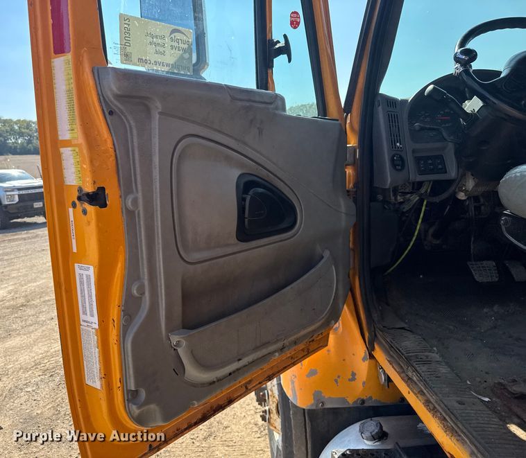 image for item DU3512 2005 International 7400 dump truck