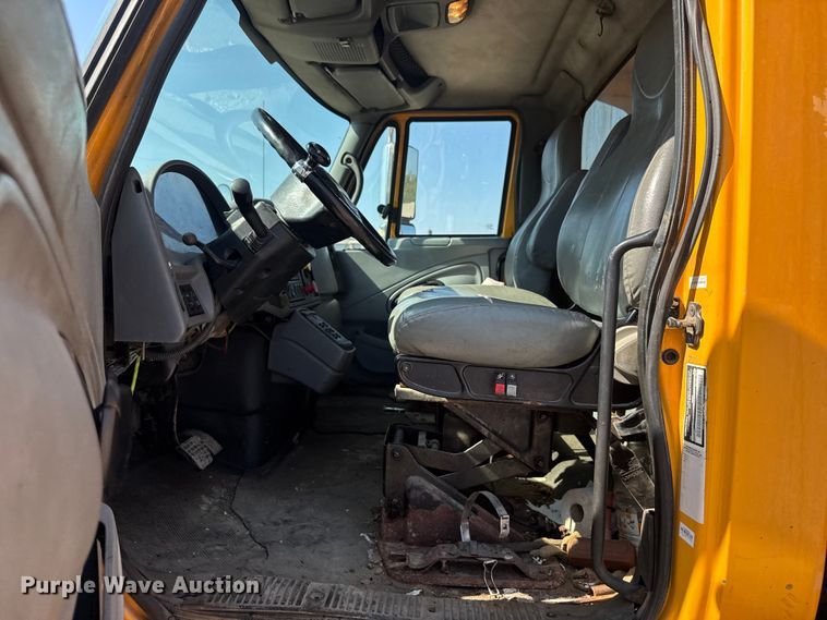 image for item DU3512 2005 International 7400 dump truck