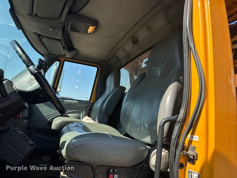 image for item DU3512 2005 International 7400 dump truck