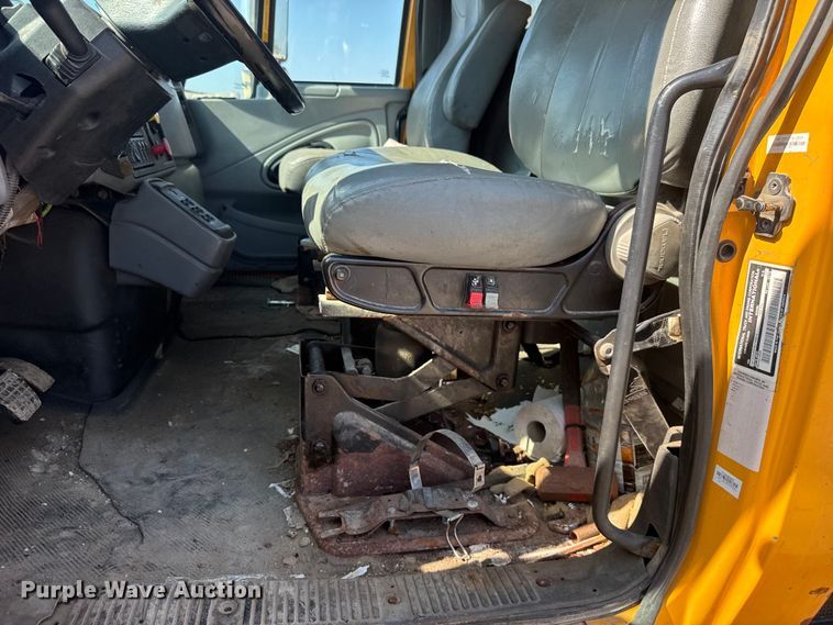 image for item DU3512 2005 International 7400 dump truck