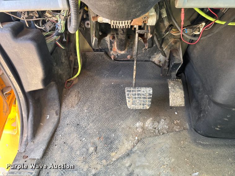 image for item DU3512 2005 International 7400 dump truck