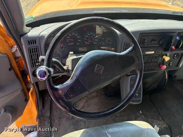 image for item DU3512 2005 International 7400 dump truck