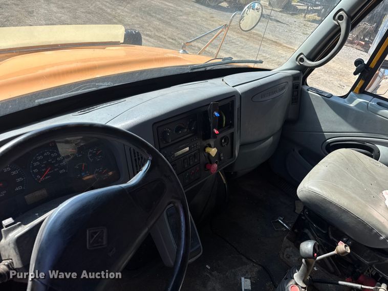 image for item DU3512 2005 International 7400 dump truck