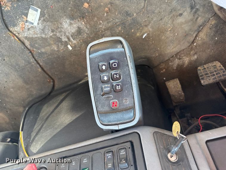 image for item DU3512 2005 International 7400 dump truck