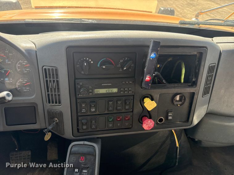 image for item DU3512 2005 International 7400 dump truck