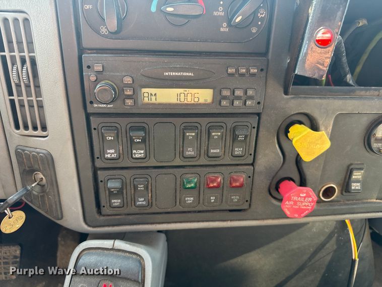 image for item DU3512 2005 International 7400 dump truck