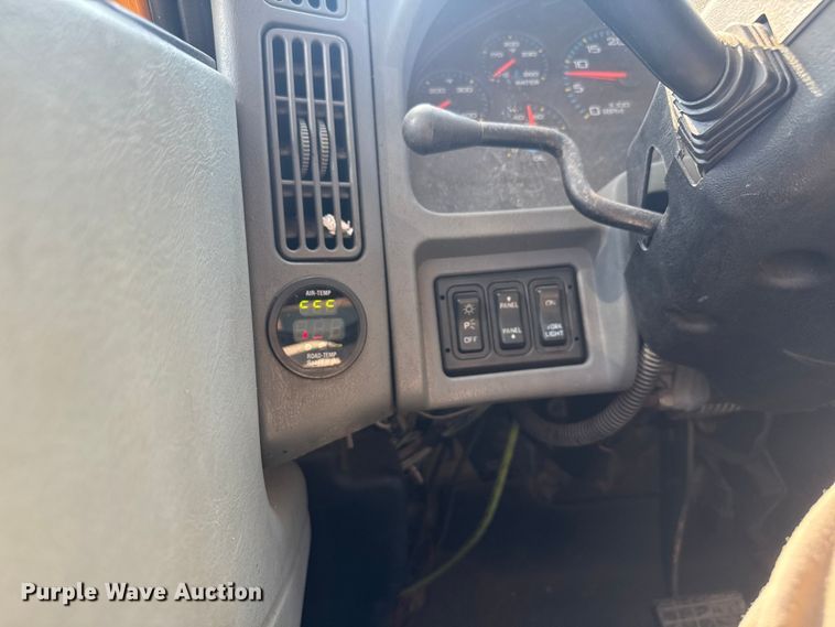 image for item DU3512 2005 International 7400 dump truck