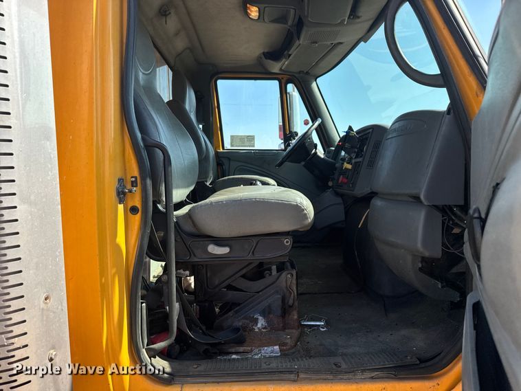 image for item DU3512 2005 International 7400 dump truck