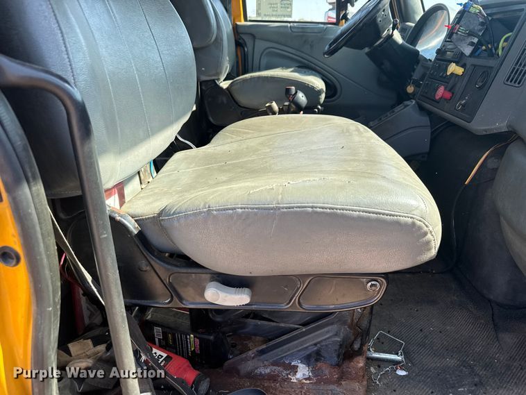 image for item DU3512 2005 International 7400 dump truck