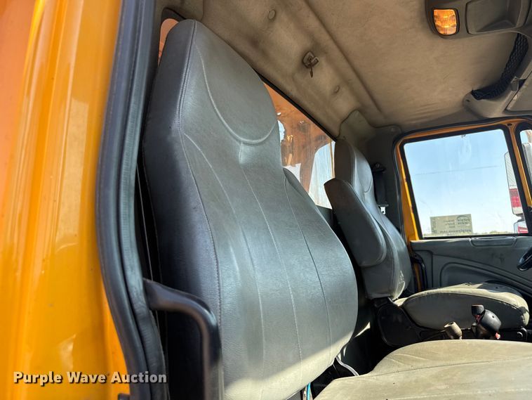 image for item DU3512 2005 International 7400 dump truck