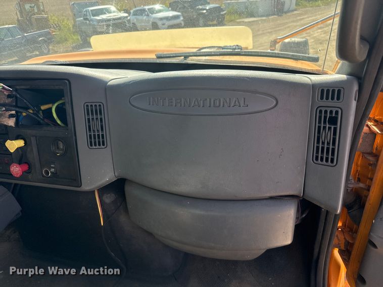 image for item DU3512 2005 International 7400 dump truck