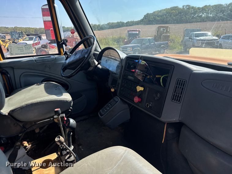 image for item DU3512 2005 International 7400 dump truck