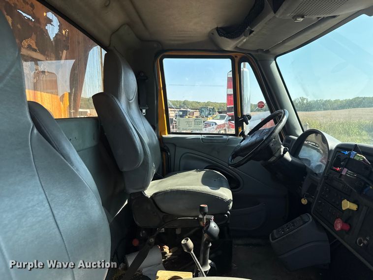 image for item DU3512 2005 International 7400 dump truck