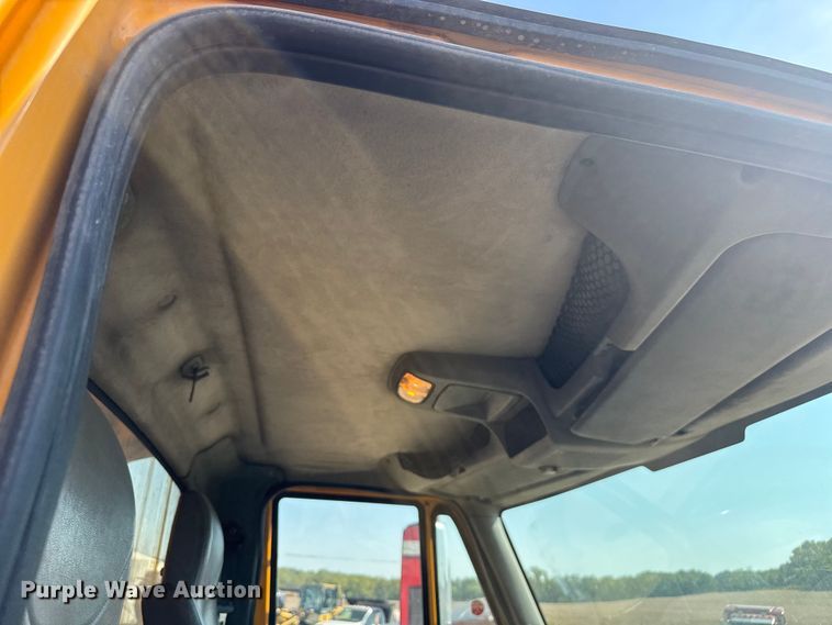 image for item DU3512 2005 International 7400 dump truck