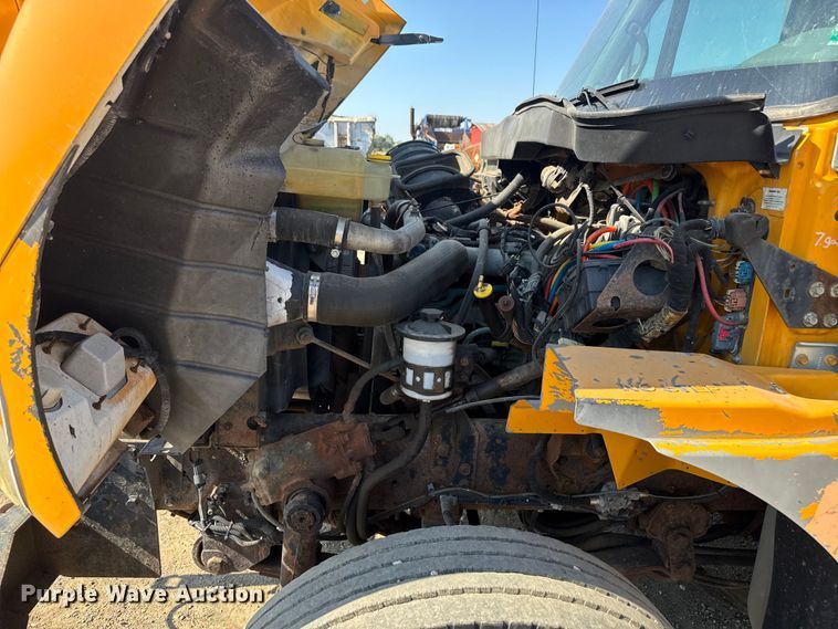 image for item DU3512 2005 International 7400 dump truck