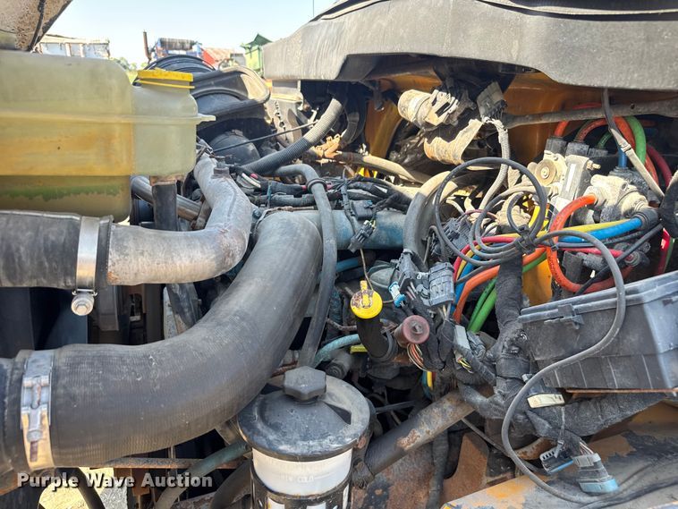 image for item DU3512 2005 International 7400 dump truck