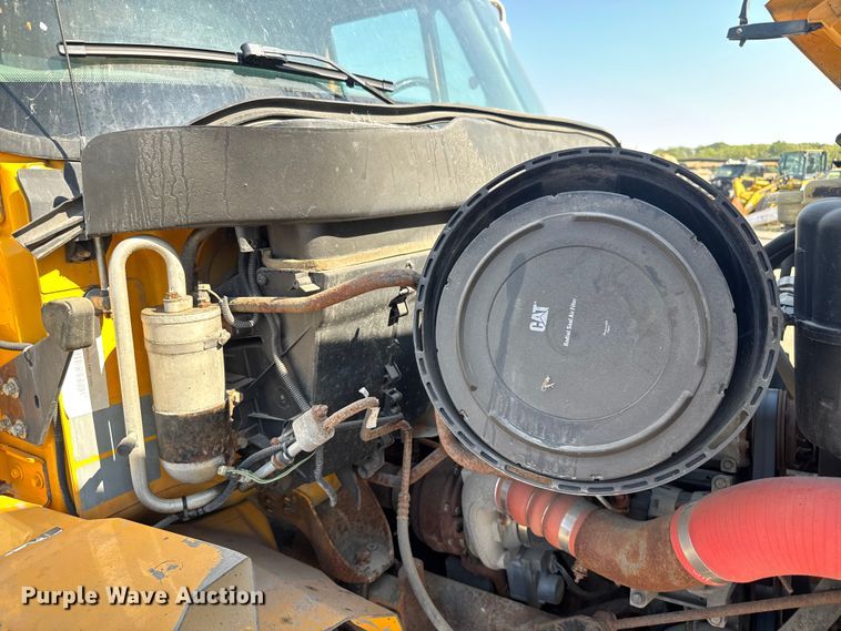 image for item DU3512 2005 International 7400 dump truck