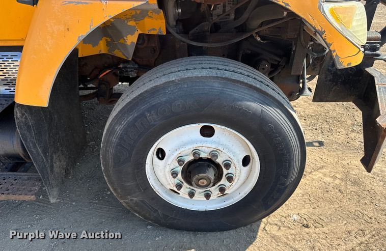 image for item DU3512 2005 International 7400 dump truck