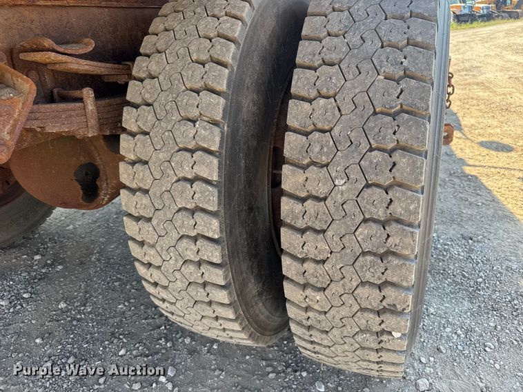 image for item DU3512 2005 International 7400 dump truck