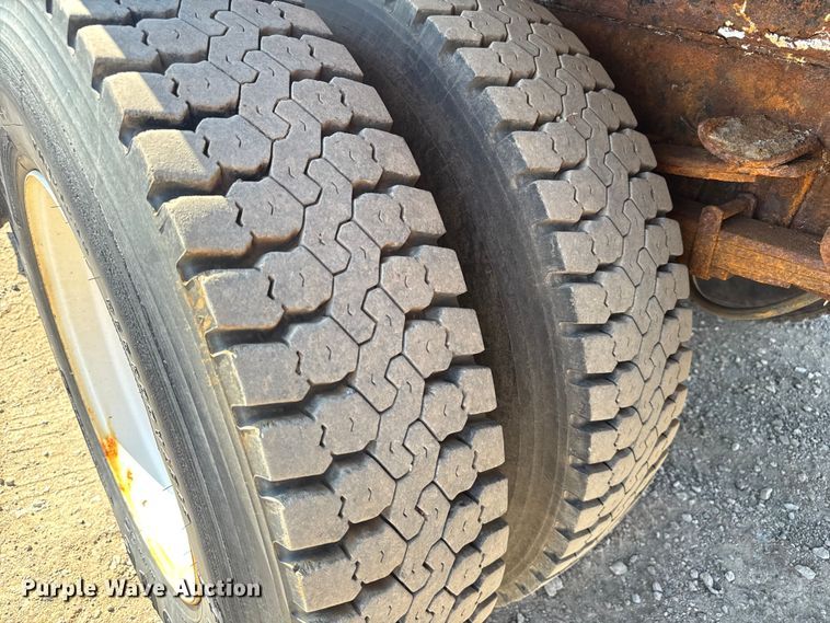 image for item DU3512 2005 International 7400 dump truck