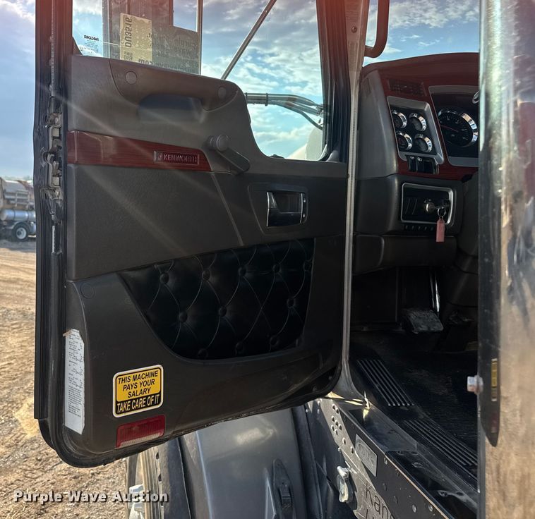 image for item DU3516 2008 Kenworth T800 dump truck