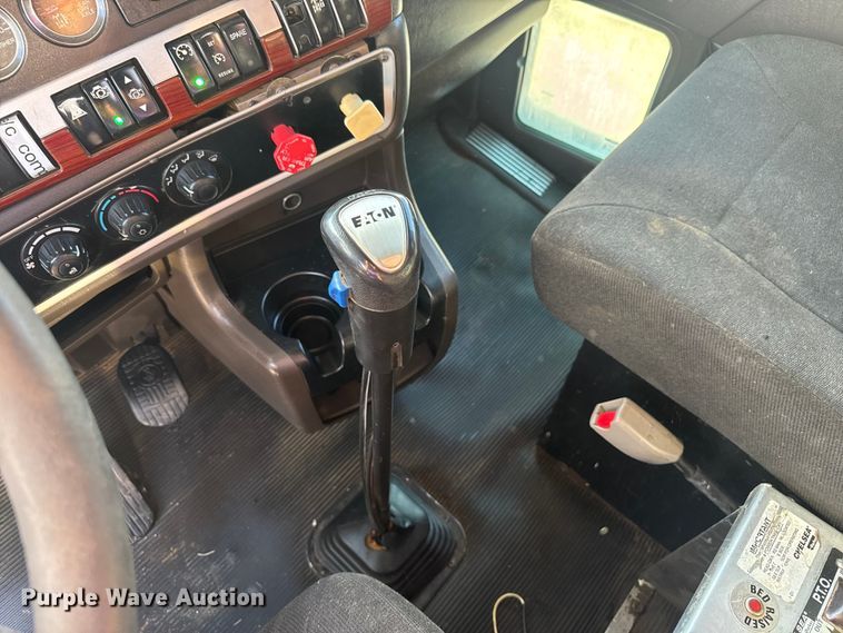 image for item DU3516 2008 Kenworth T800 dump truck