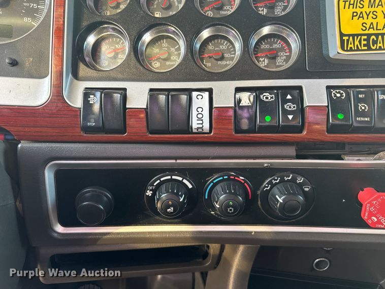 image for item DU3516 2008 Kenworth T800 dump truck