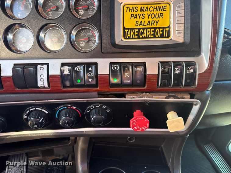 image for item DU3516 2008 Kenworth T800 dump truck