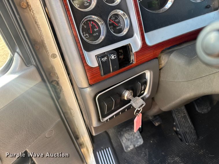 image for item DU3516 2008 Kenworth T800 dump truck