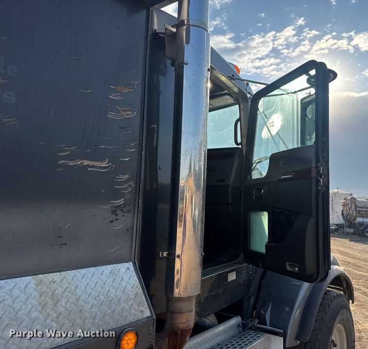 image for item DU3516 2008 Kenworth T800 dump truck