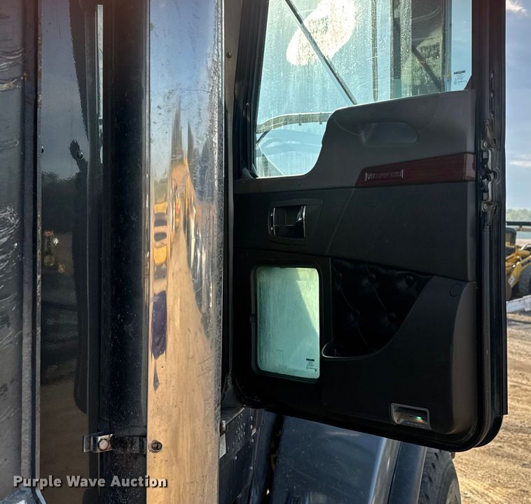 image for item DU3516 2008 Kenworth T800 dump truck