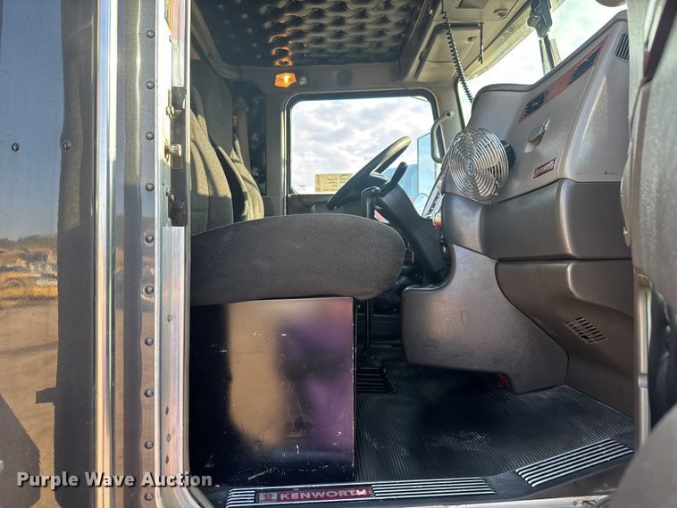 image for item DU3516 2008 Kenworth T800 dump truck