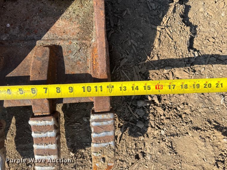 image for item DU3519 (3) backhoe buckets