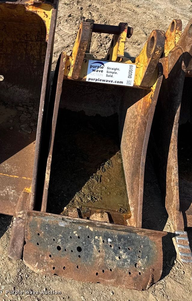 image for item DU3519 (3) backhoe buckets