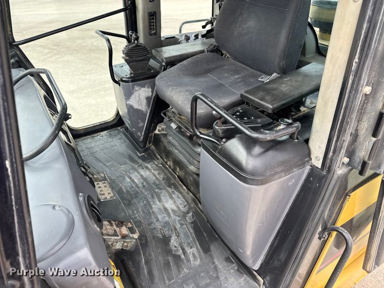 image for item DU3537 2005 Caterpillar 963C track loader