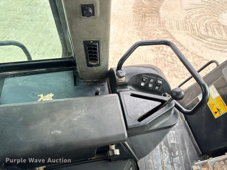 image for item DU3537 2005 Caterpillar 963C track loader