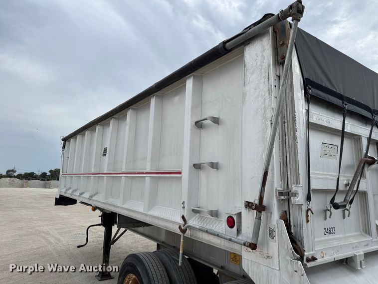 image for item DU3538 1998 East end dump trailer