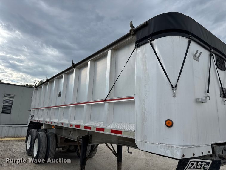 image for item DU3538 1998 East end dump trailer