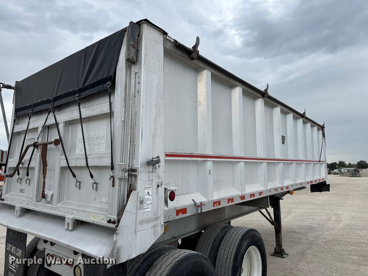image for item DU3538 1998 East end dump trailer