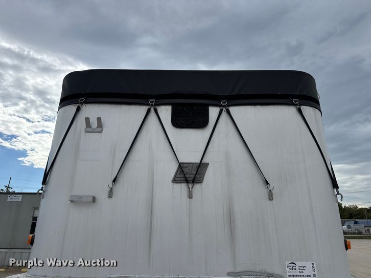 image for item DU3538 1998 East end dump trailer